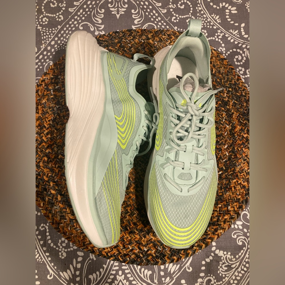 APL Peppermint Streamline Max Cushion Running Sneakers